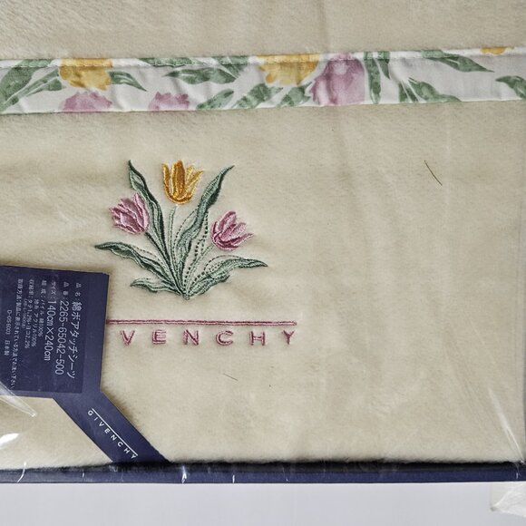 Givenchy Blanket - Picture 6 of 16